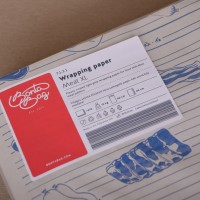 Halványszürke fóliázott húscsomagoló papír kék színű hús mintával - 60x40 cm / 15 kg